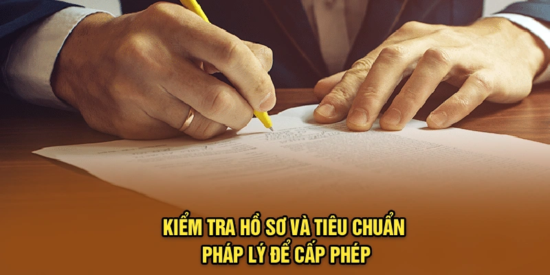Kiểm tra hồ sơ và tiêu chuẩn pháp lý để cấp phép